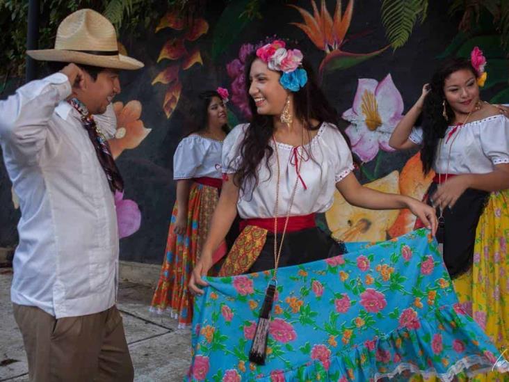 Son jarocho, hacer música con los pies