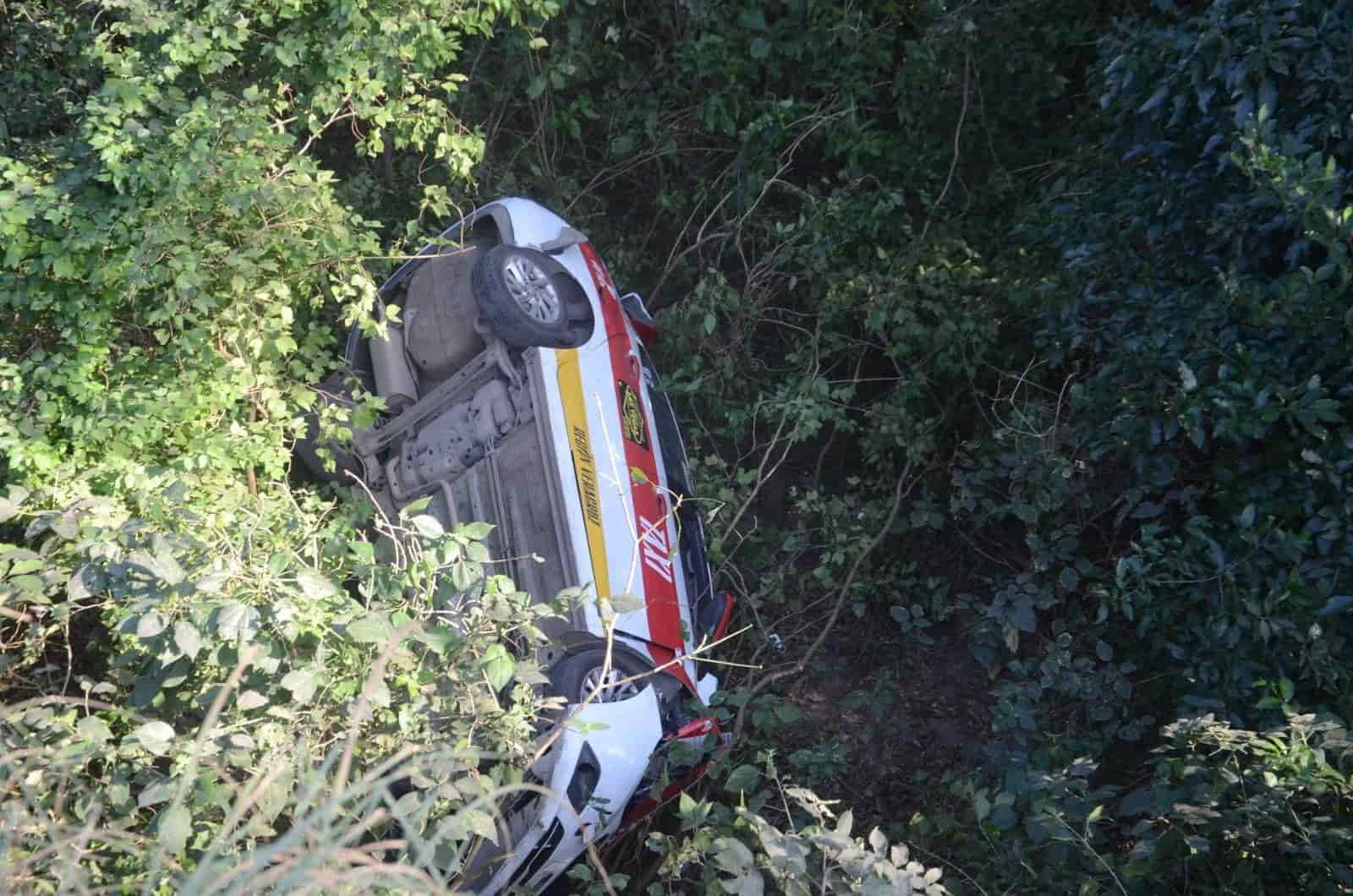 Taxista cae a desfiladero en el kilómetro 13.5 en Veracruz; vive de milagro(+Video)