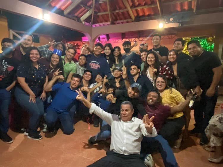 La dejaron plantada en su fiesta de XV años; convocan al público para festejarla