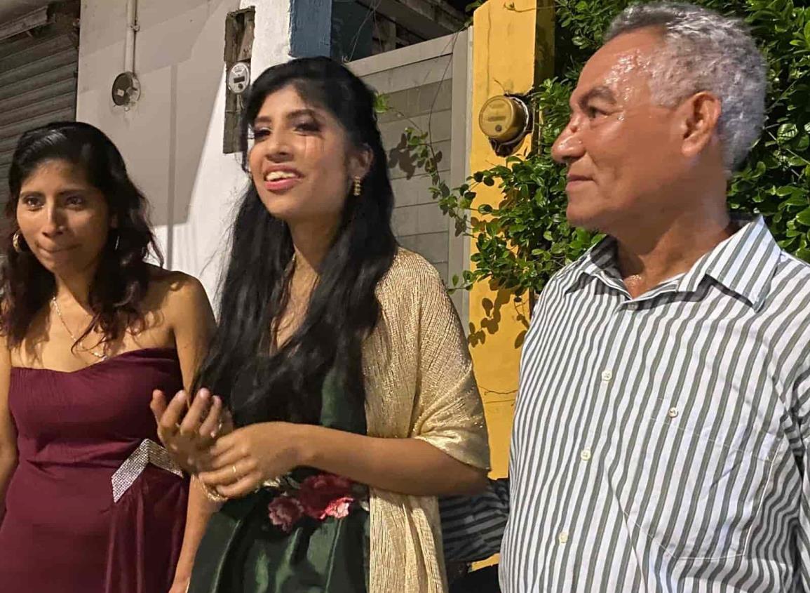 La dejaron plantada en su fiesta de XV años; convocan al público para festejarla