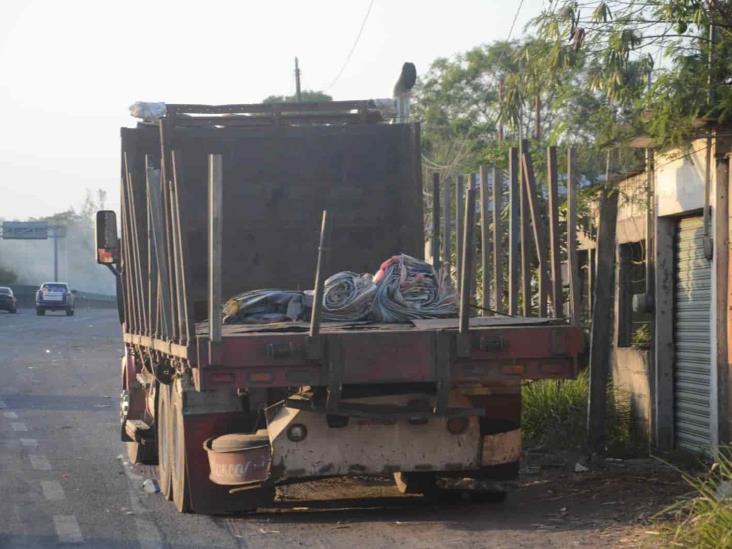 Se impacta contra tractocamión en la Paso del Toro-Santa Fe