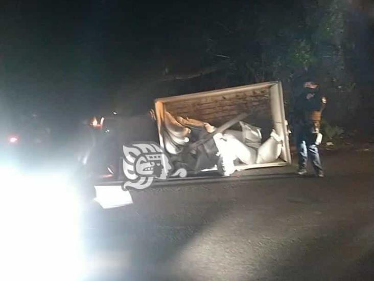 Sufre volcadura en carretera estatal de Misantla