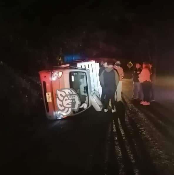 Sufre volcadura en carretera estatal de Misantla