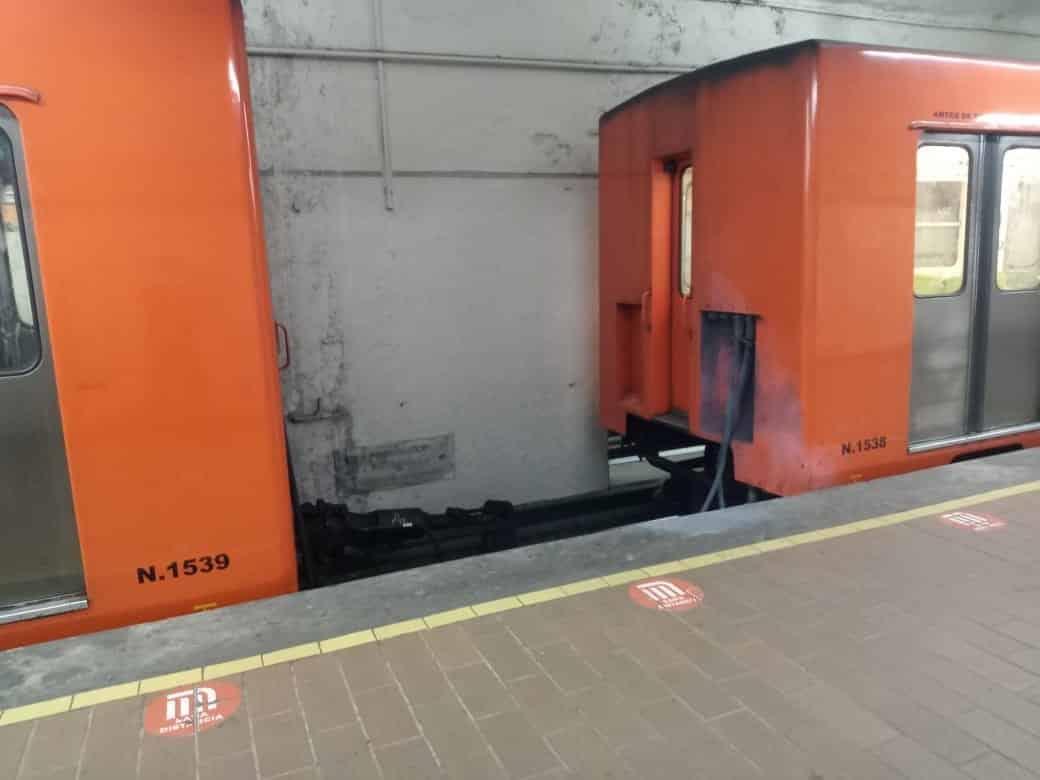 Otra vez el Metro; se desprenden vagones al llegar a estación