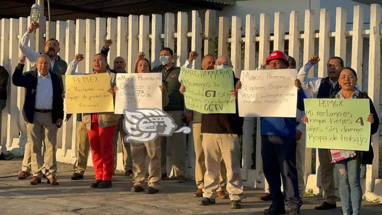 Protestan petroleros de Poza Rica por falta de ropa y equipo de trabajo (+Video)