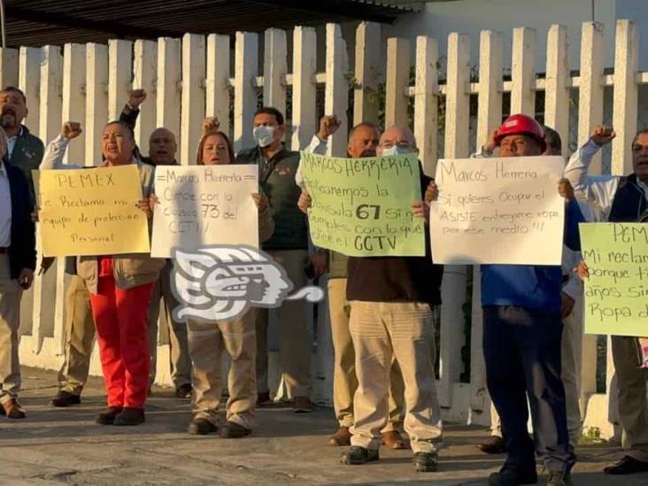 Protestan petroleros de Poza Rica por falta de ropa y equipo de trabajo (+Video)