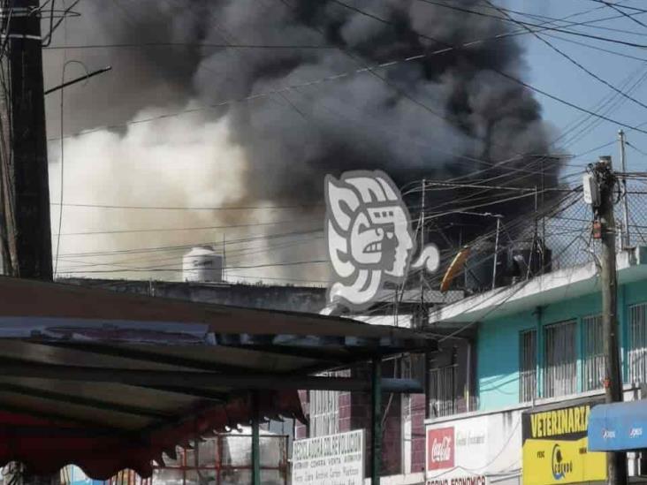 Enorme humareda movilizó a Bomberos en Xalapa