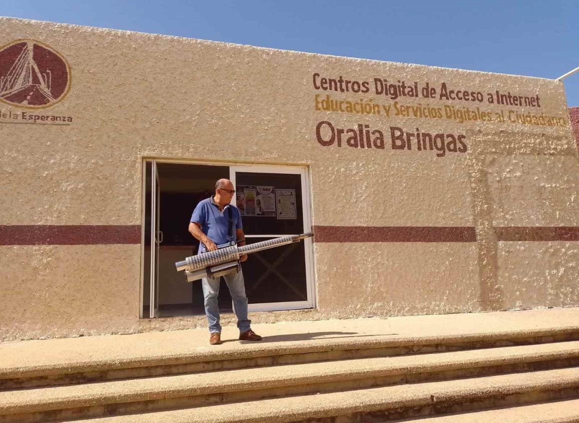 Aplican sanitizante en bibliotecas públicas de Coatzacoalcos