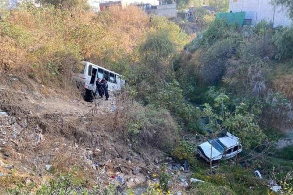 Microbús impacta camioneta en Naucalpan; 3 personas muertas (+Video)