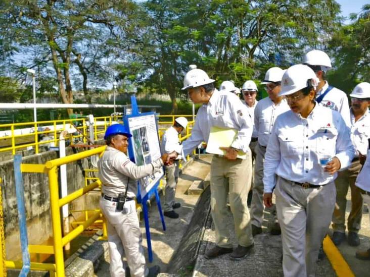 Con rostro de mujer, rehabilitación de Complejo de Pemex en Cosoleacaque