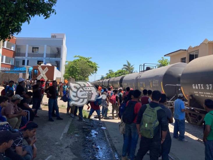 Hondureño teme por su vida en Coatzacoalcos; vecinos lo han agredido