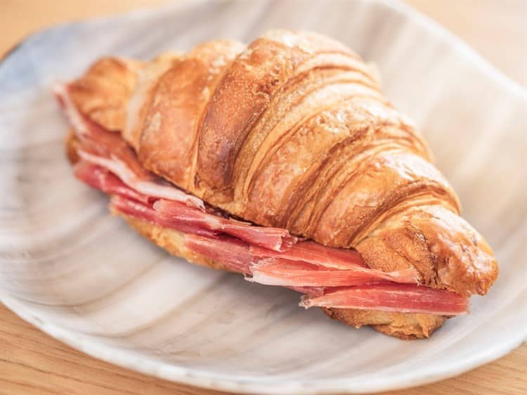 Descubre y distingue entre jamón serrano, ibérico y prosciutto