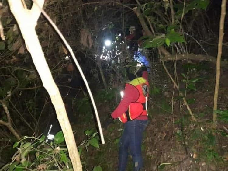 Rescatan a menor de 17 años de un barranco en Fortín