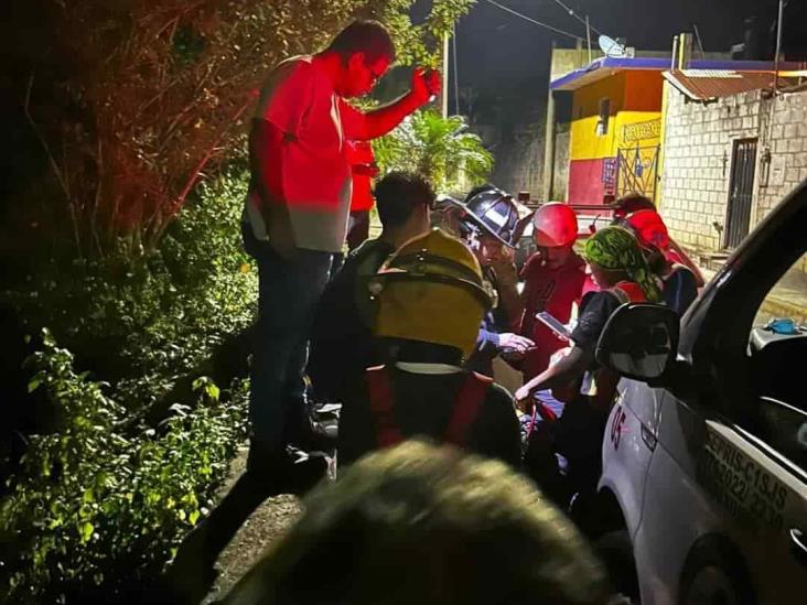 Rescatan a menor de 17 años de un barranco en Fortín