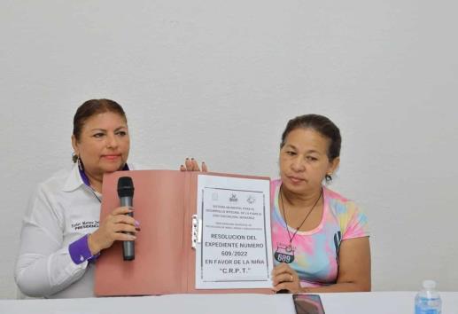 Junto a DIF Coatzacoalcos, abuela consigue custodia de su nieta tras feminicidio de su madre