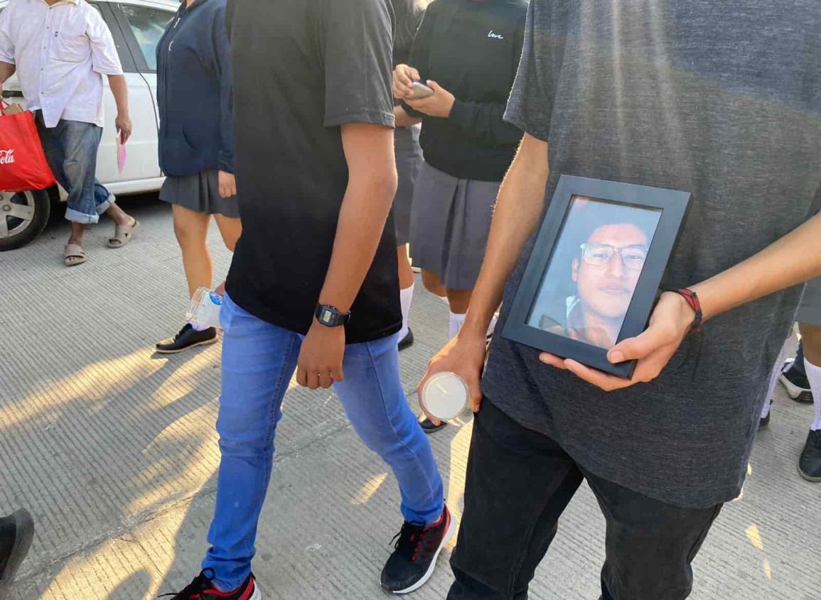 Rinden homenaje a joel, asesinado en un asalto en Veracruz al salir de la escuela (+Video)