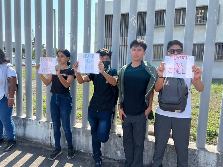 Exigen justicia para Joel, alumnos del Cobaev 62 se manifiestan en juzgado (+video)