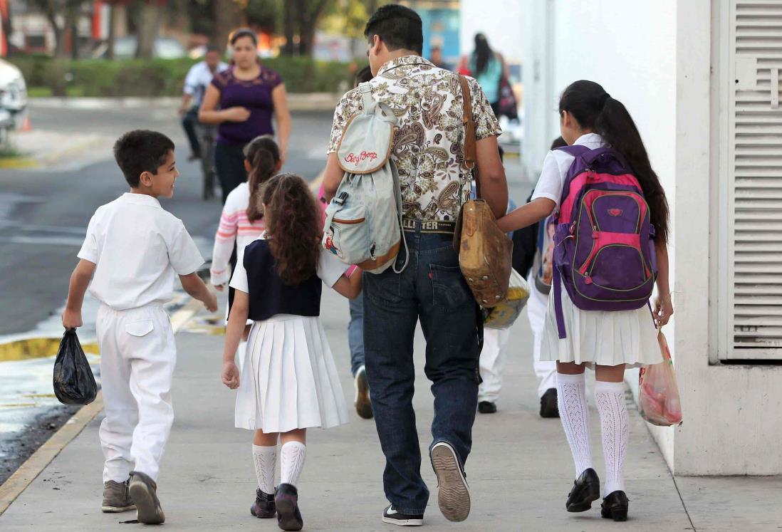 Padres de familia exigen mayor vigilancia en escuelas de Veracruz tras caso de joven fallecido por asalto