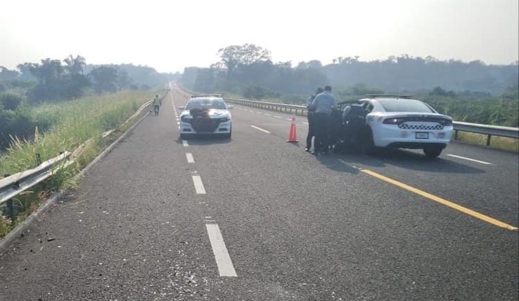 Vuelca pipa cargada con ácido nítrico en carretera de Veracruz