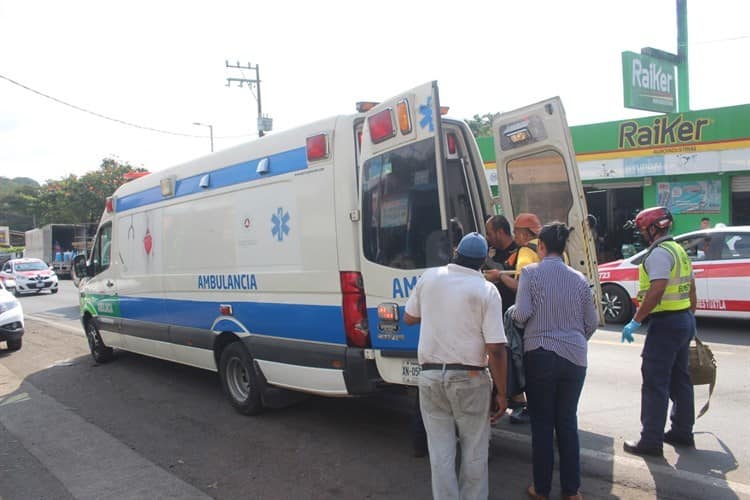 Talachero herido al explotarle llanta en San Andrés Tuxtla