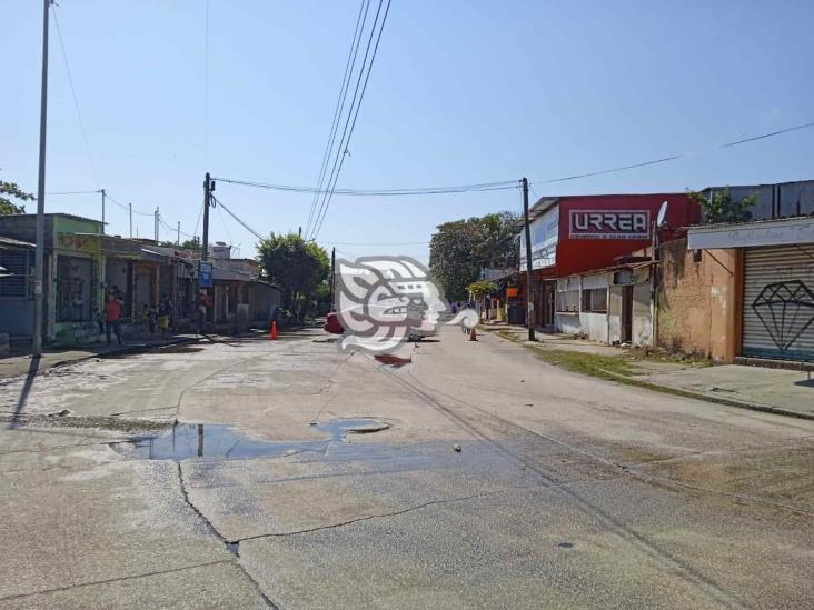 Cansados de caminar entre aguas negras, bloquean la Miguel Hidalgo (+Video)