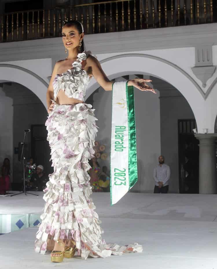 Semifinalistas de Miss Earth Veracruz modelaron vestidos con material reciclados