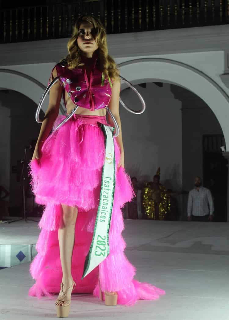 Semifinalistas de Miss Earth Veracruz modelaron vestidos con material reciclados