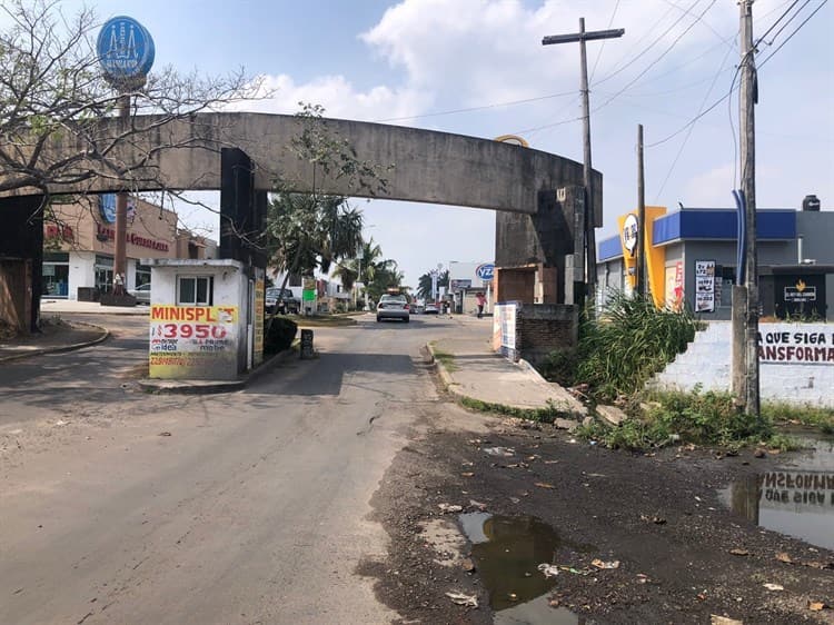 Laguna maloliente de aguas negras enferma a vecinos de la Carranza