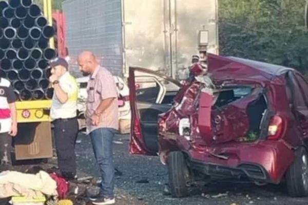 ¡Mega carambola! Tres tráileres y dos vehículos chocan en la autopista Cosamaloapan a la Tinaja