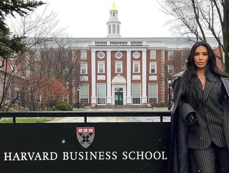 Kim Kardashian ofrece charla en Escuela de Negocios de Harvard