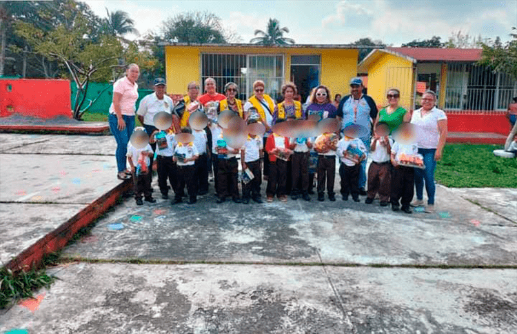 ¡Les llevan alegría! Niños reciben juguetes tras realizarse colecta en Alvarado