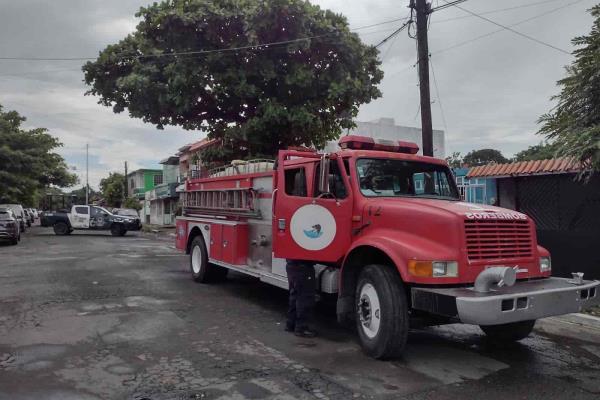 Quedan atrapados en elevador de un hospital en Veracruz