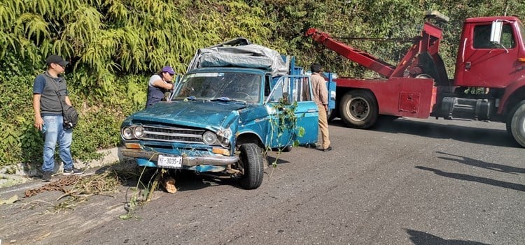 Automovilista pierde la vida al caer en un barranco en Totutla