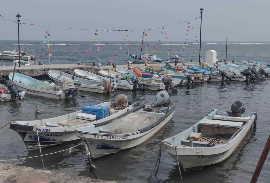 Pescadores no sacan lanchas del mar pese a rachas de norte en Veracruz