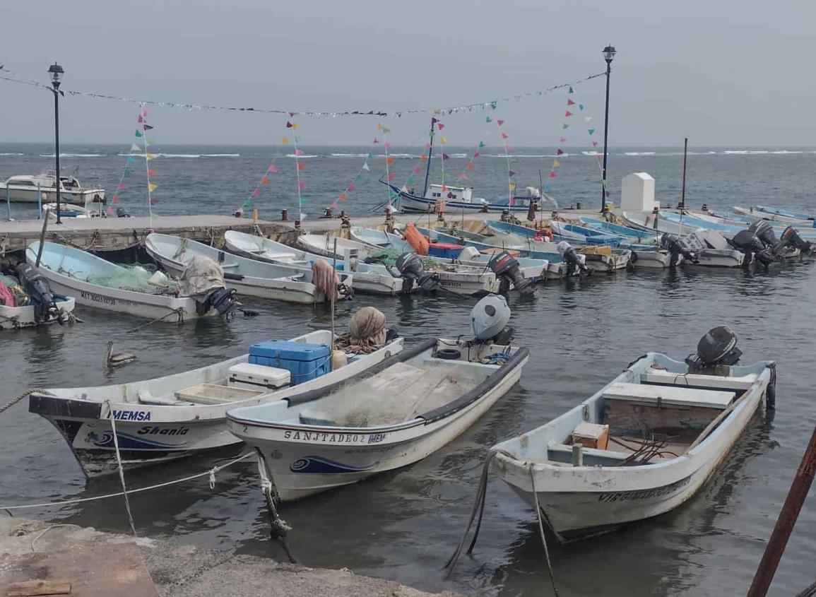 Pescadores no sacan lanchas del mar pese a rachas de norte en Veracruz