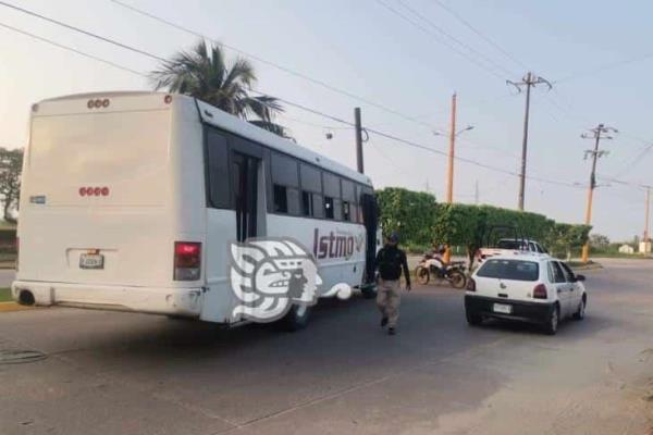 Interceptan a migrantes en camión que tomaba ruta Ixhuatlán-Coatza (+Video)
