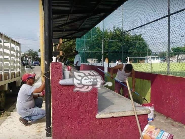 Tras denuncia, atienden abandono de cancha deportiva