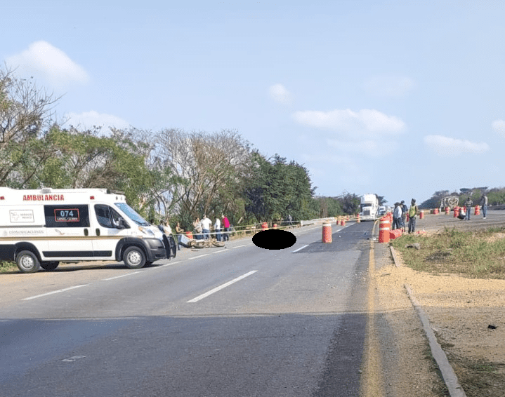 Motociclista pierde la vida tras ser impactado por un automóvil en el municipio de Azueta