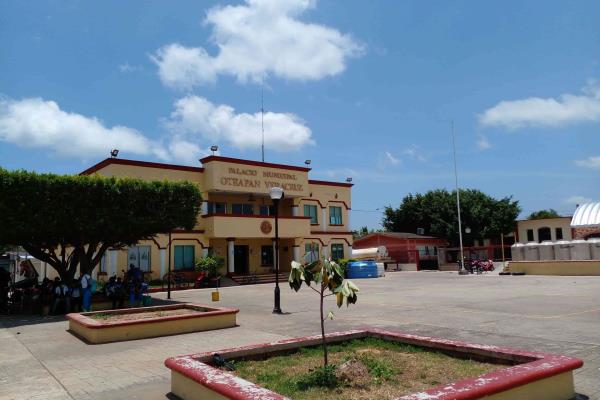Con lujo de violencia le roban su moto a vecino de Oteapan