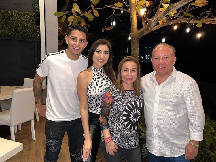 Mariana Mundo y Diego Bartolotta se reencuentran con amigos