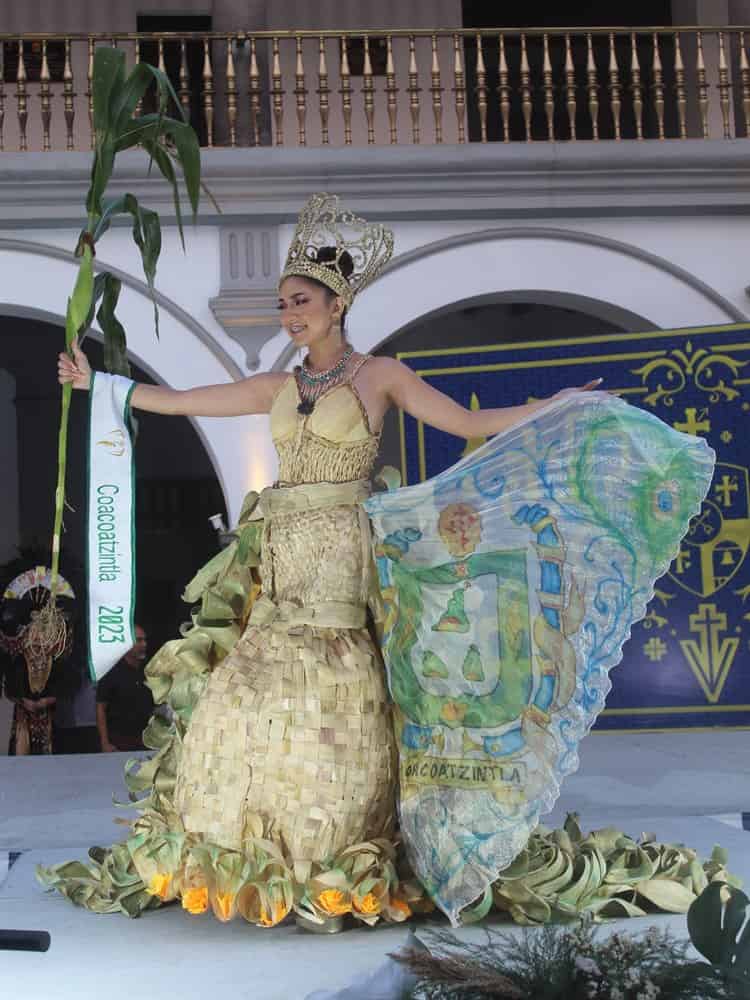 Finalistas de Miss Earth Veracruz modelaron trajes típicos de sus municipios