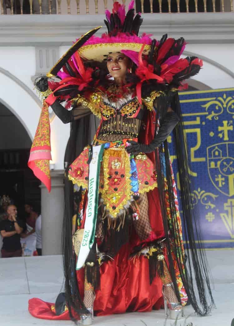 Finalistas de Miss Earth Veracruz modelaron trajes típicos de sus municipios