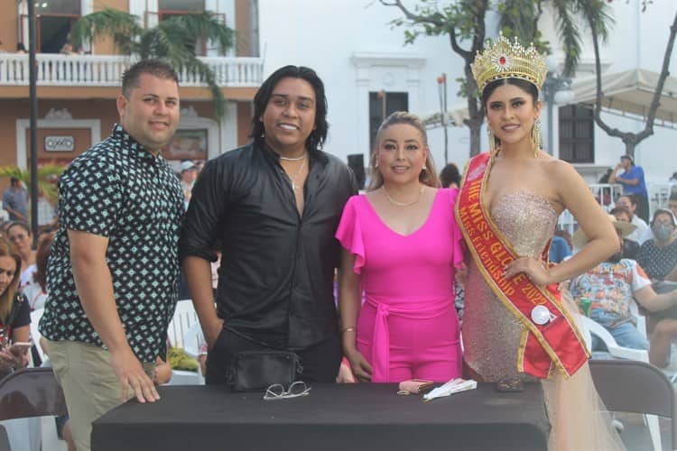 Finalistas de Miss Earth Veracruz modelaron trajes típicos de sus municipios