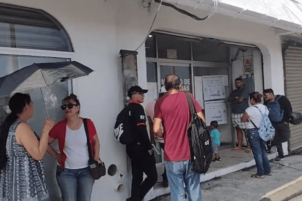 Reportan largas filas en el módulo de licencias en Veracruz (+Video)