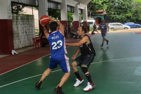Arrancó la lucha por el tamal en el basquetbol de La Noria