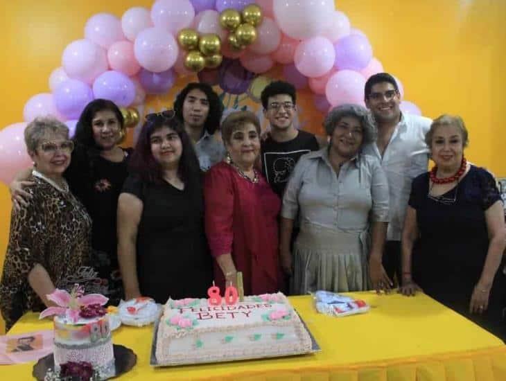 Betty Oyarzabal Sosa cumplió 80 años de feliz existencia