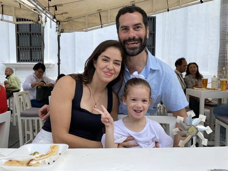 Deleitan con feria gastronómica del mar en honor a San Sebastián