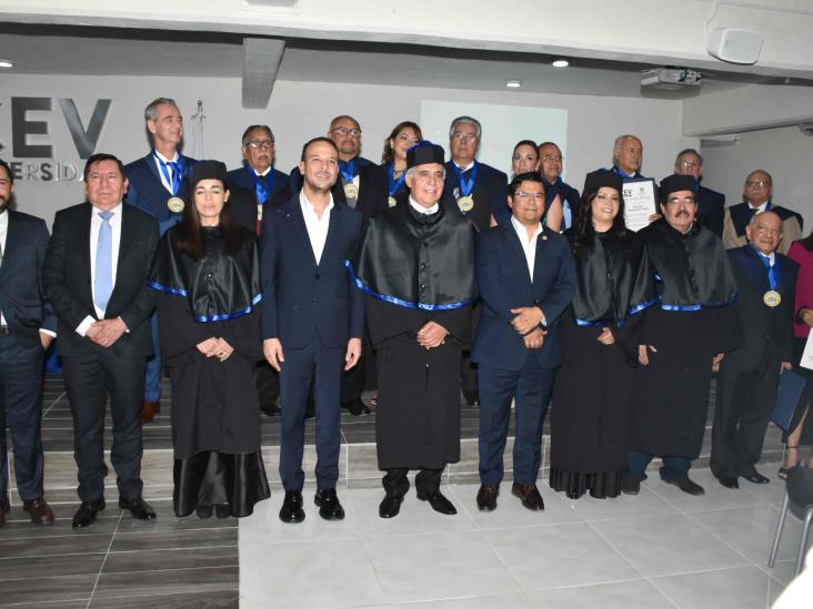 Entrega Centro de Estudios Veracruz reconocimientos Doctor Honoris Causa