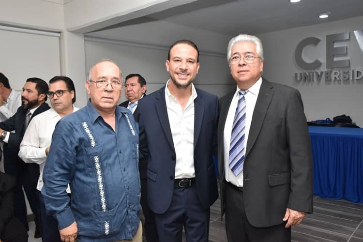 Entrega Centro de Estudios Veracruz reconocimientos Doctor Honoris Causa