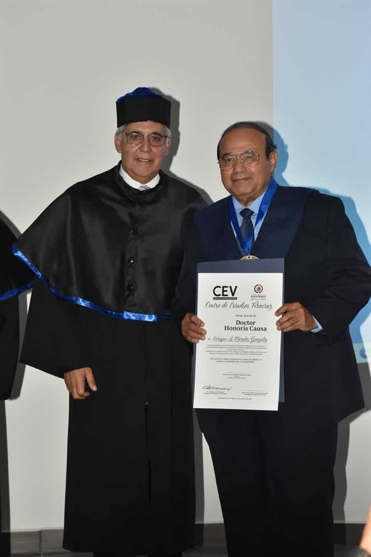 Entrega Centro de Estudios Veracruz reconocimientos Doctor Honoris Causa